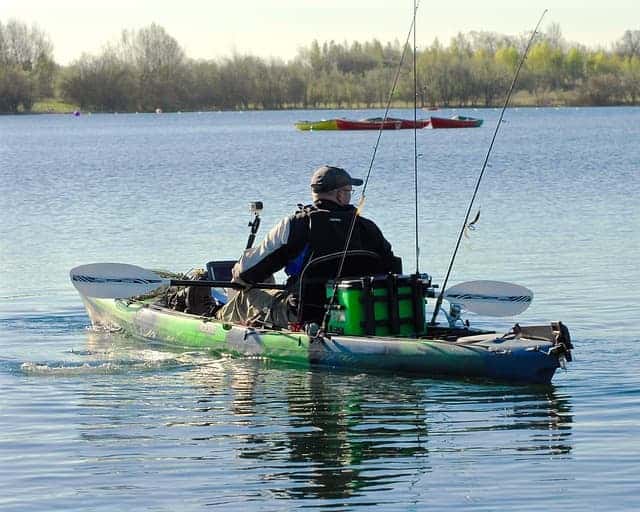 Diferentes tipos de materiales utilizados para fabricar kayaks de pesca (1)