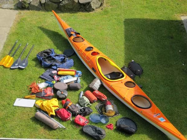 empacar para hacer kayak