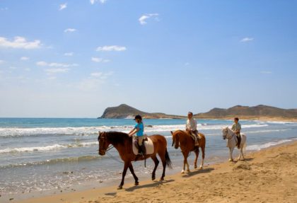 equpamiento adecuado para montar a caballo en rutas