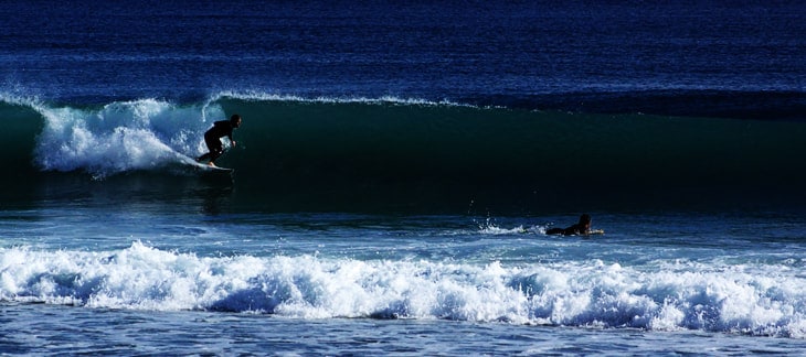 Mejores playas para practicar surf en Almeria