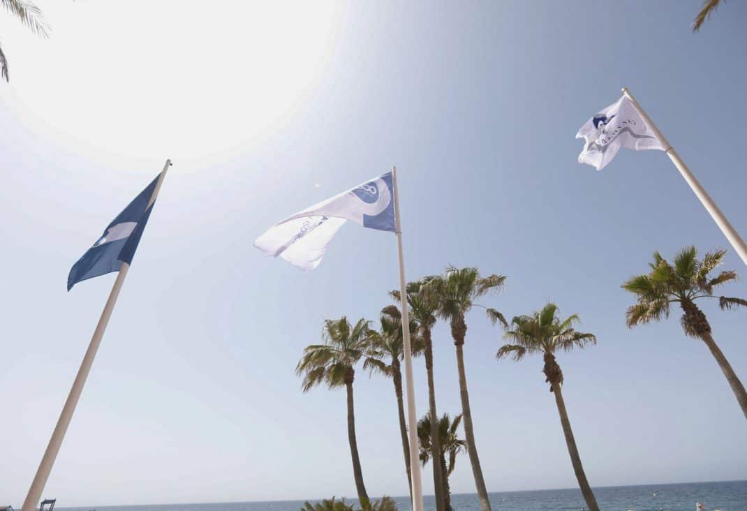 Bnaderas de calidad en playas de almeria