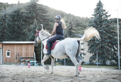 Beneficios de montar a caballo para los jovenes