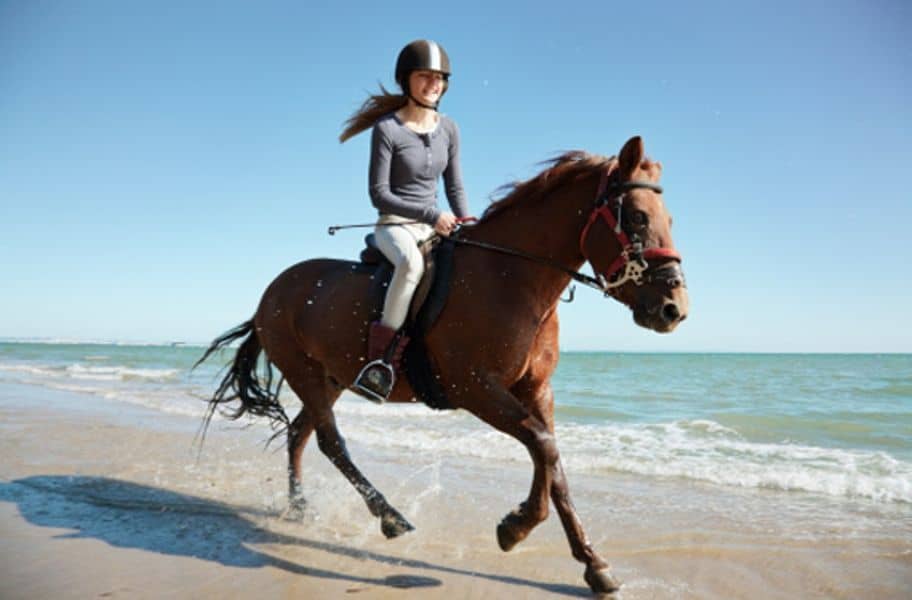 adolescente en caballo