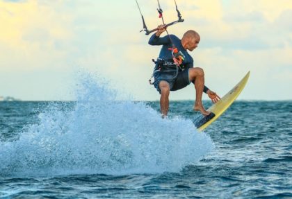 Mejores lugares para hacer kitesurf en Almería