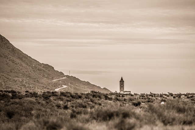 Descubre El Pozo de los Frailes Encanto Natural en el Corazon de Almeria